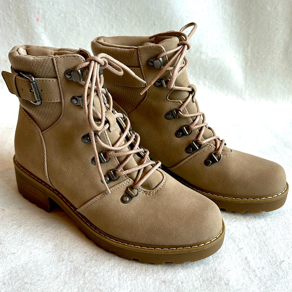 NWOT Universal Thread Combat Hiker Boots tan size 8